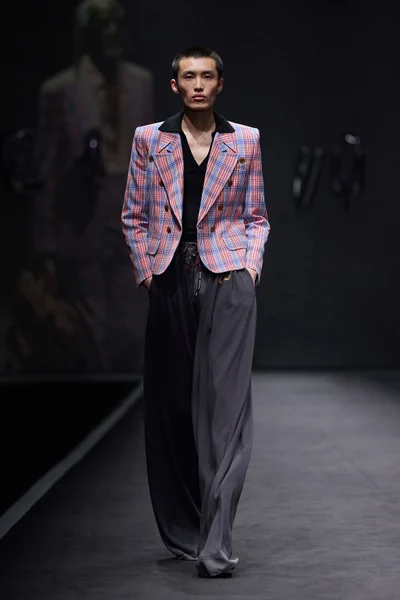 Look 14